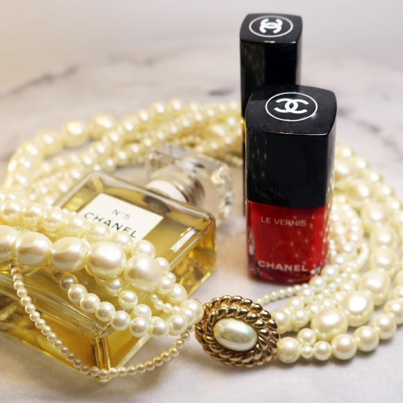 Carolee Elegant Six Strand Simulated Pearl Necklace with Gorgeous Clasp - Picture 8 of 15